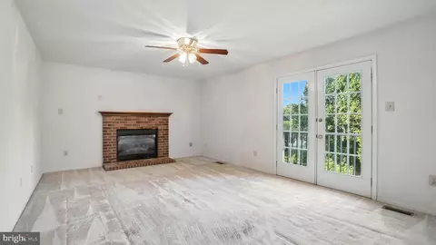 Living - 2710 Strongs Ct, Crofton, MD 21114 photo 3 of 6
