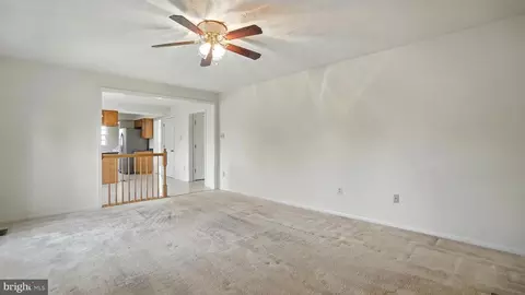 Living - 2710 Strongs Ct, Crofton, MD 21114 photo 5 of 6
