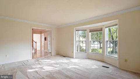 Living - 2710 Strongs Ct, Crofton, MD 21114 photo 2 of 6
