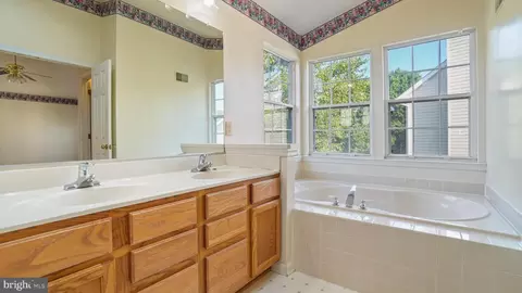 Entry Way - 2710 Strongs Ct, Crofton, MD 21114 photo 5 of 7