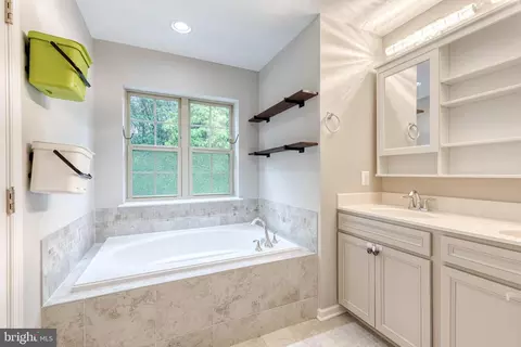 Bath - 1508 Katla Ct, Hanover, MD 21076 photo 2 of 6