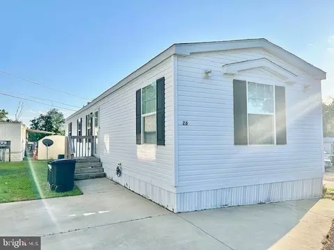 26 2nd Street St, Lothian, MD 20711