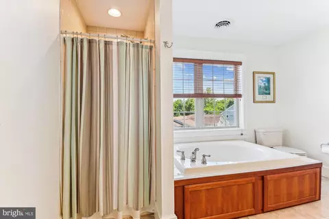 Bath - 1108 Hull Dr, Edgewater, MD 21037 photo 2 of 4