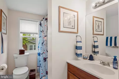 Bath - 921 Hillside Ave, Edgewater, MD 21037 photo 3 of 3