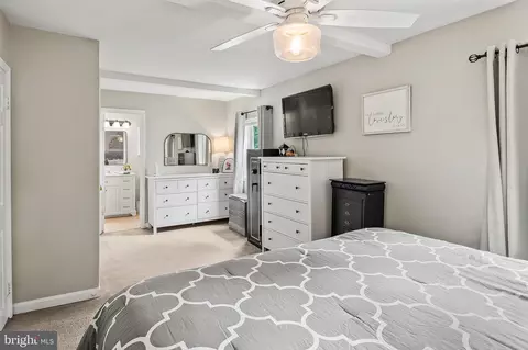 Bedroom - 921 Hillside Ave, Edgewater, MD 21037 photo 2 of 6