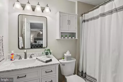 Bath - 921 Hillside Ave, Edgewater, MD 21037 photo 2 of 3