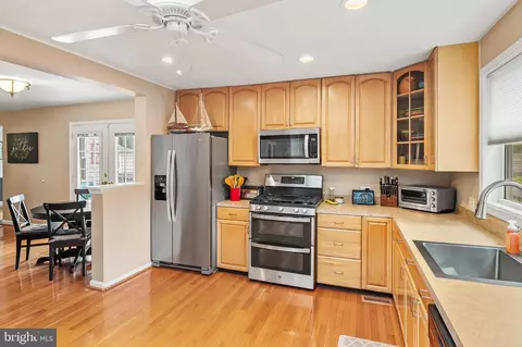 Kitchen - 921 Hillside Ave, Edgewater, MD 21037 photo 3 of 3
