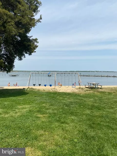 View/Area - 921 Hillside Ave, Edgewater, MD 21037 photo 5 of 6