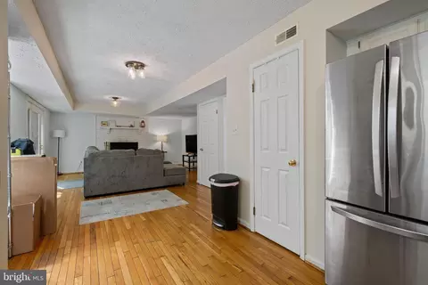 Entry Way - 1337 Blackwalnut Ct, Annapolis, MD 21403 photo 2 of 3