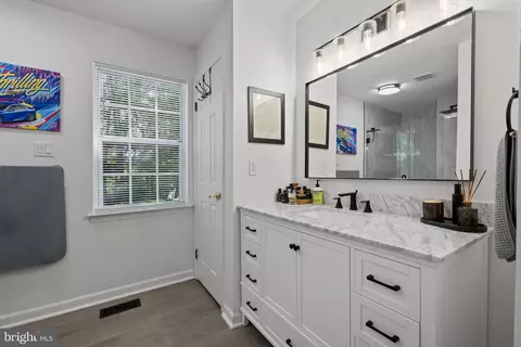 Bath - 1337 Blackwalnut Ct, Annapolis, MD 21403 photo 2 of 5