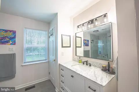 Bath - 1337 Blackwalnut Ct, Annapolis, MD 21403 photo 3 of 5