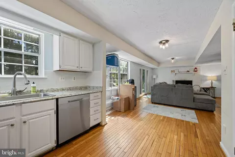 Kitchen - 1337 Blackwalnut Ct, Annapolis, MD 21403 photo 2 of 3