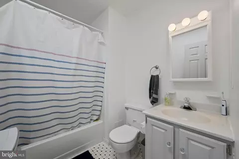 Bath - 1337 Blackwalnut Ct, Annapolis, MD 21403 photo 1 of 5