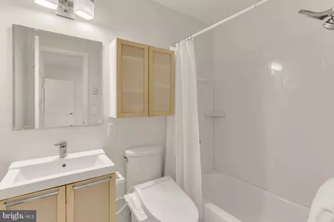 Bath - 735 Shore Dr, Edgewater, MD 21037 photo 2 of 2