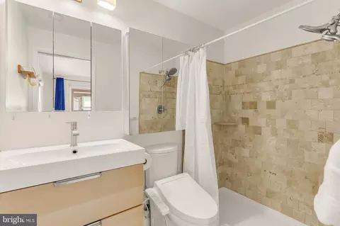 Bath - 735 Shore Dr, Edgewater, MD 21037 photo 1 of 2