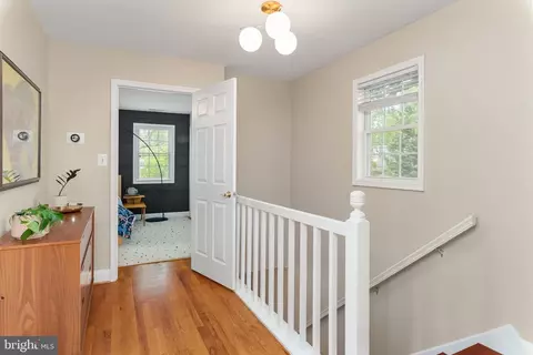 Entry Way - 23 Linden Ave, Annapolis, MD 21401 photo 6 of 7