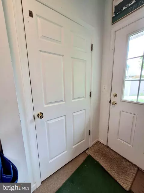 Entry Way - 839 Shore Dr, Edgewater, MD 21037 photo 2 of 3
