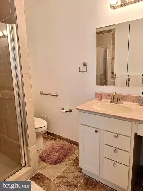 Bath - 839 Shore Dr, Edgewater, MD 21037 photo 3 of 4