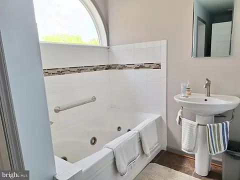 Bath - 839 Shore Dr, Edgewater, MD 21037 photo 2 of 4