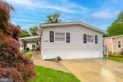 295 Rips Dr, Lothian, MD 20711