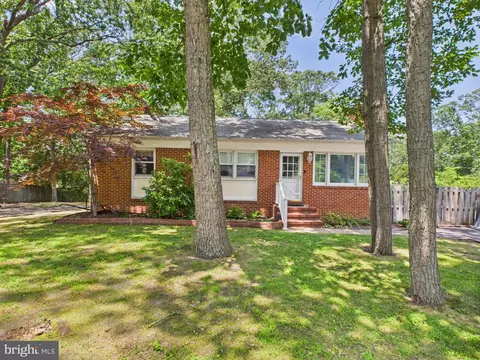 654 Rossburg Ct, Pasadena, MD 21122
