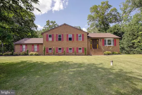 1398 Hurlock Ln, Pasadena, MD 21122