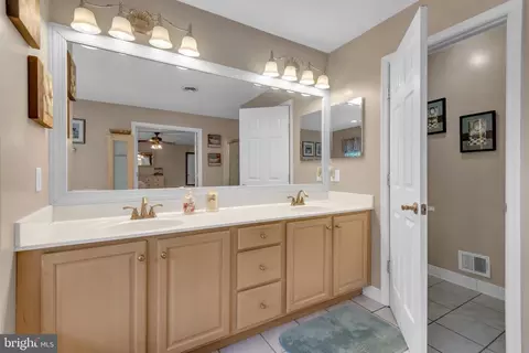 Bath - 8139 Showcase Ct, Pasadena, MD 21122 photo 4 of 6