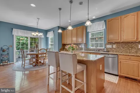 Kitchen - 8139 Showcase Ct, Pasadena, MD 21122 photo 5 of 6
