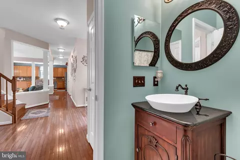 Entry Way - 8139 Showcase Ct, Pasadena, MD 21122 photo 6 of 12