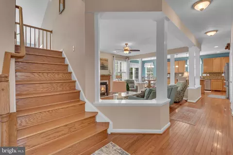Entry Way - 8139 Showcase Ct, Pasadena, MD 21122 photo 7 of 12