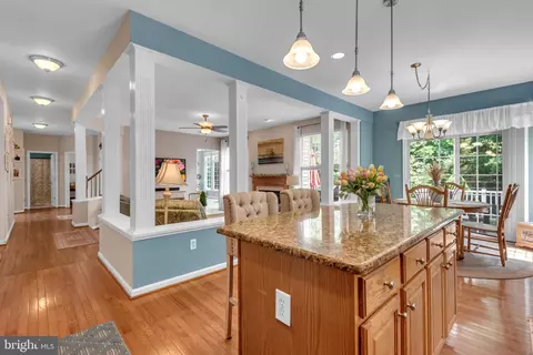 Entry Way - 8139 Showcase Ct, Pasadena, MD 21122 photo 4 of 12