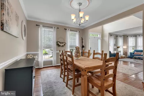 Dining - 8139 Showcase Ct, Pasadena, MD 21122 photo 3 of 5
