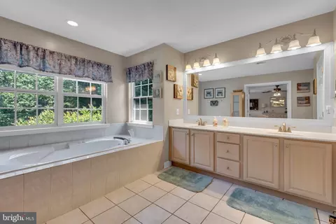 Bath - 8139 Showcase Ct, Pasadena, MD 21122 photo 2 of 6