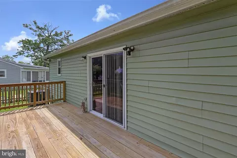 Exterior - 402 Bay View Dr, Edgewater, MD 21037 photo 5 of 7