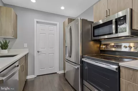 Kitchen - 402 Bay View Dr, Edgewater, MD 21037 photo 5 of 5