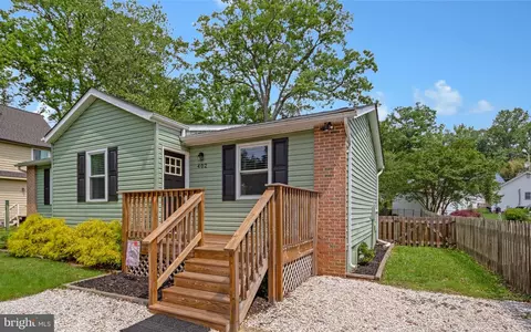 Exterior - 402 Bay View Dr, Edgewater, MD 21037 photo 2 of 7
