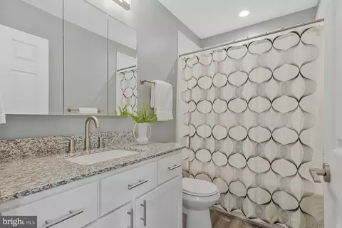 Bath - 402 Bay View Dr, Edgewater, MD 21037 photo 3 of 3