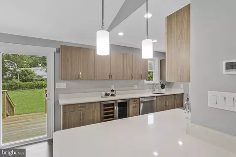 Kitchen - 402 Bay View Dr, Edgewater, MD 21037 photo 3 of 5