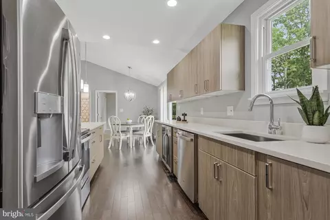 Kitchen - 402 Bay View Dr, Edgewater, MD 21037 photo 1 of 5