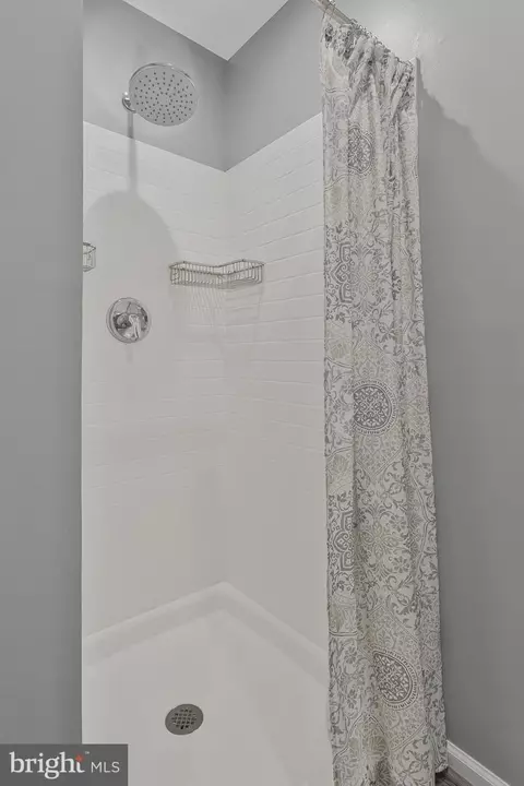 Bath - 402 Bay View Dr, Edgewater, MD 21037 photo 2 of 3