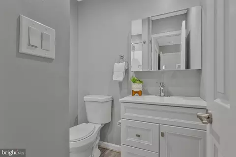 Bath - 402 Bay View Dr, Edgewater, MD 21037 photo 1 of 3
