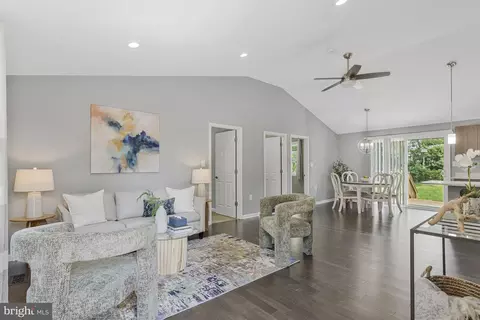 Entry Way - 402 Bay View Dr, Edgewater, MD 21037 photo 1 of 4