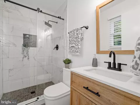 Bath - 7604 Mccarron Ct, Hanover, MD 21076 photo 3 of 3
