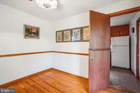 Entry Way - 218 Dale Rd, Pasadena, MD 21122 photo 4 of 4