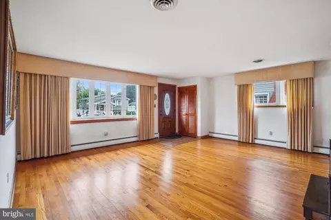 Living - 218 Dale Rd, Pasadena, MD 21122 photo 1 of 3