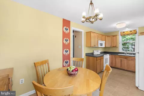 Dining - 202 Lakeview Ave, Edgewater, MD 21037 photo 3 of 3
