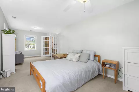 Bedroom - 202 Lakeview Ave, Edgewater, MD 21037 photo 3 of 8