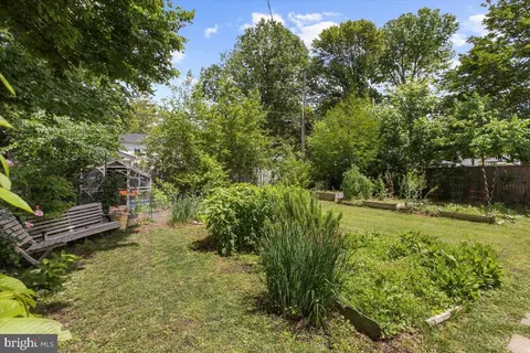 Exterior - 202 Lakeview Ave, Edgewater, MD 21037 photo 5 of 9