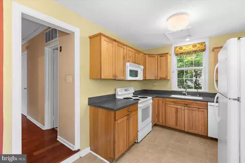 Kitchen - 202 Lakeview Ave, Edgewater, MD 21037 photo 1 of 5