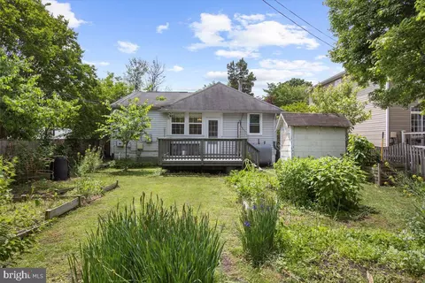 Exterior - 202 Lakeview Ave, Edgewater, MD 21037 photo 6 of 9